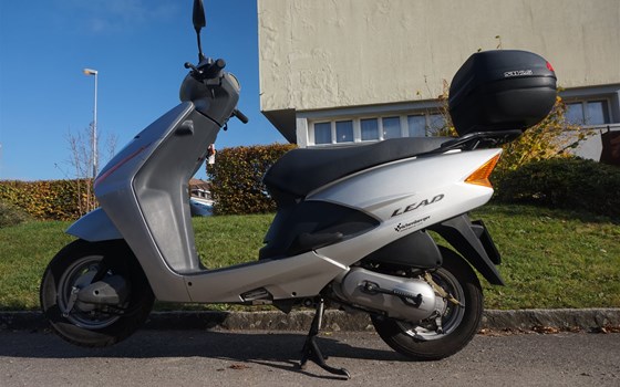 Motorrad Occasion Honda SCV 100 Lead - Bild 6
