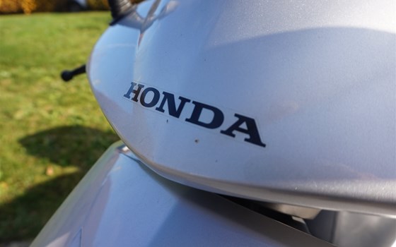 Motorrad Occasion Honda SCV 100 Lead - Bild 9