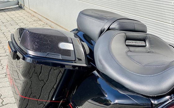 Gebrauchtmotorrad Harley-Davidson CVO Road Glide FLTRXSE - Bild 11