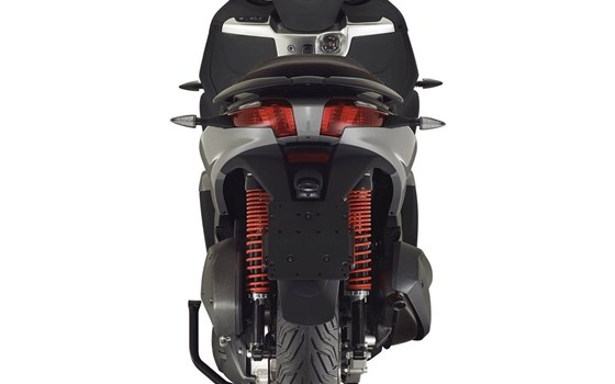 Neufahrzeug Piaggio MP3 300 HPE Sport - Bild 4 Neufahrzeug Piaggio MP3 300 HPE Sport - Bild 4