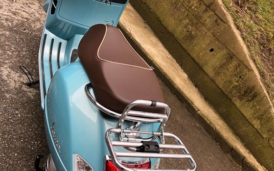 Gebrauchtmotorrad Vespa GTS 300 i.e. 70. Anniversary - Bild 4 Gebrauchtmotorrad Vespa GTS 300 i.e. 70. Anniversary - Bild 4