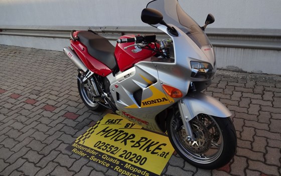 Gebrauchtmotorrad Honda VFR 800 F - Bild 2 Gebrauchtmotorrad Honda VFR 800 F - Bild 2