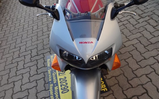 Gebrauchtmotorrad Honda VFR 800 F - Bild 4 Gebrauchtmotorrad Honda VFR 800 F - Bild 4