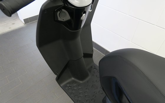 Gebrauchtmotorrad Piaggio 1 Active - Bild 11