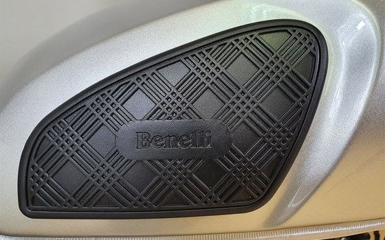 Neufahrzeug Benelli Imperiale 400 - Bild 6