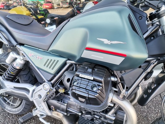 Moto Guzzi V85 TT (Verde Altaj) - Bild 3