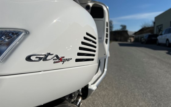 Neufahrzeug Vespa GTS 300 Super - Bild 4