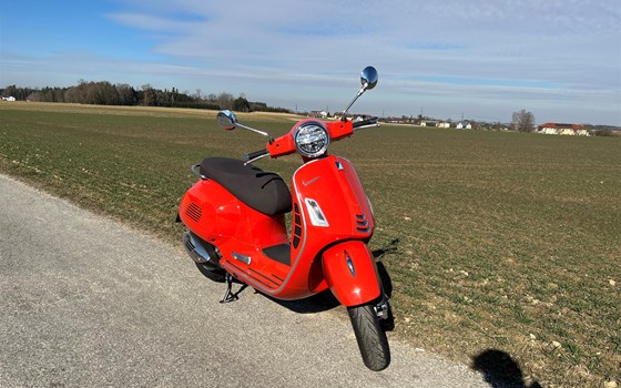 Neufahrzeug Vespa GTS 300 hpe - Bild 1 Neufahrzeug Vespa GTS 300 hpe - Bild 1