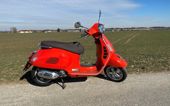 Neufahrzeug Vespa GTS 300 hpe - Bild 2 Neufahrzeug Vespa GTS 300 hpe - Bild 2