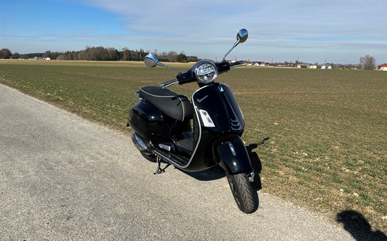Neufahrzeug Vespa GTS 125 Super - Bild 1 Neufahrzeug Vespa GTS 125 Super - Bild 1