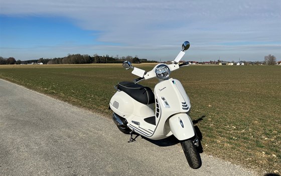 Neufahrzeug Vespa GTS 125 Super - Bild 1 Neufahrzeug Vespa GTS 125 Super - Bild 1
