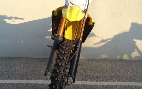 Gebrauchtmotorrad Suzuki RM-Z450 - Bild 3 Gebrauchtmotorrad Suzuki RM-Z450 - Bild 3