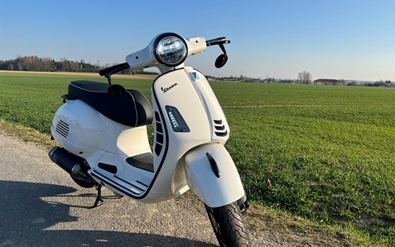 Neufahrzeug Vespa GTS 300 Super - Bild 1 Neufahrzeug Vespa GTS 300 Super - Bild 1