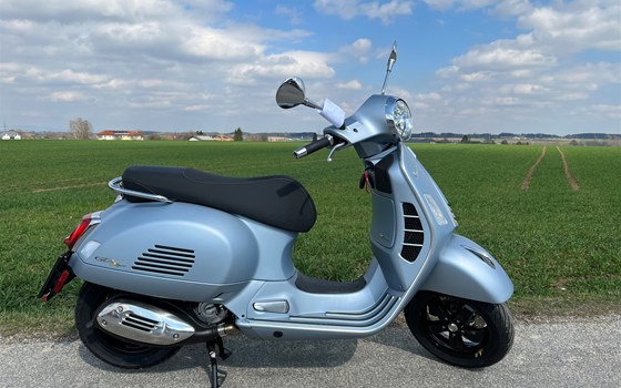 Neufahrzeug Vespa GTS 300 Super Tech - Bild 2 Neufahrzeug Vespa GTS 300 Super Tech - Bild 2