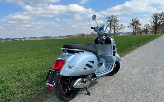 Neufahrzeug Vespa GTS 300 Super Tech - Bild 3 Neufahrzeug Vespa GTS 300 Super Tech - Bild 3