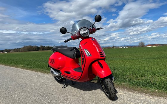 Neufahrzeug Vespa GTS 300 Super - Bild 1 Neufahrzeug Vespa GTS 300 Super - Bild 1