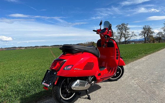 Neufahrzeug Vespa GTS 300 Super - Bild 3 Neufahrzeug Vespa GTS 300 Super - Bild 3