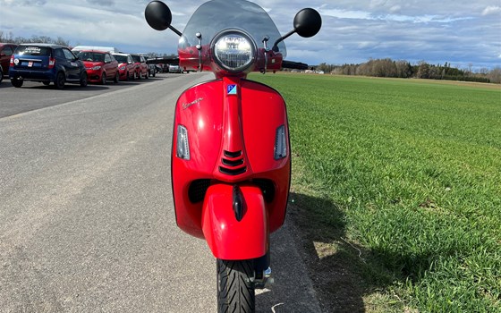 Neufahrzeug Vespa GTS 300 Super - Bild 4 Neufahrzeug Vespa GTS 300 Super - Bild 4