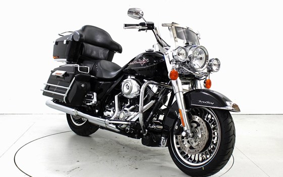 Motorrad Occasion Harley-Davidson Road King Classic FLHRC - Bild 2