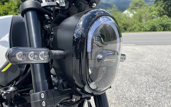 Neufahrzeug Benelli Leoncino 125 - Bild 7 Neufahrzeug Benelli Leoncino 125 - Bild 7