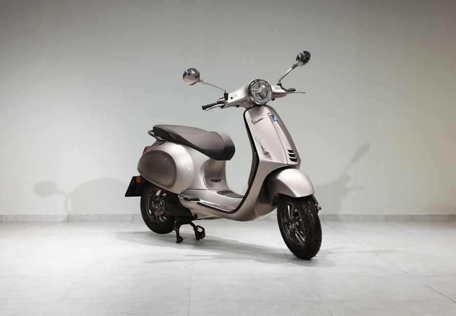 Vespa Elettrica 70 km/h (Nero Profondo)