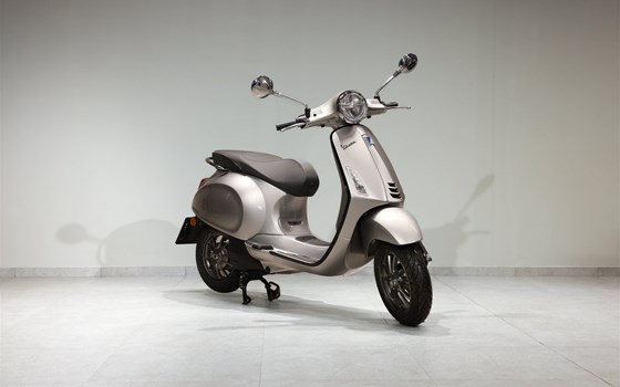 Neufahrzeug Vespa Elettrica 70 km/h - Bild 1 Neufahrzeug Vespa Elettrica 70 km/h - Bild 1