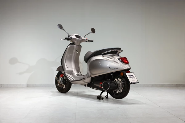 Vespa Elettrica 70 km/h (Nero Profondo) - Bild 4