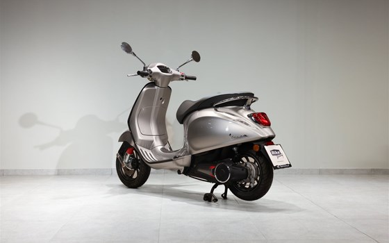 Neufahrzeug Vespa Elettrica 70 km/h - Bild 4 Neufahrzeug Vespa Elettrica 70 km/h - Bild 4