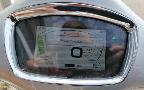Neufahrzeug Vespa Elettrica 70 km/h - Bild 6 Neufahrzeug Vespa Elettrica 70 km/h - Bild 6