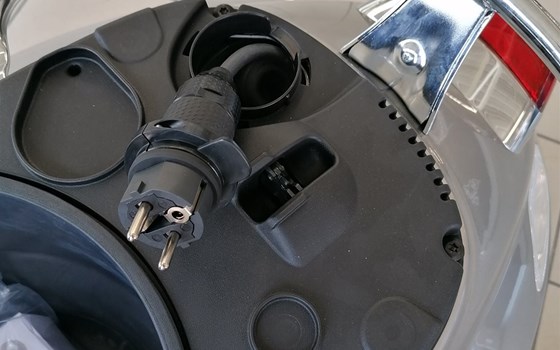 Neufahrzeug Vespa Elettrica 70 km/h - Bild 7 Neufahrzeug Vespa Elettrica 70 km/h - Bild 7