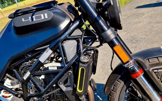 Gebrauchtmotorrad Husqvarna Svartpilen 401 - Bild 3