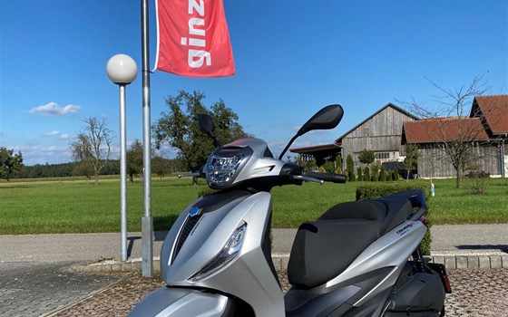 Neufahrzeug Piaggio Beverly S 300 hpe - Bild 2 Neufahrzeug Piaggio Beverly S 300 hpe - Bild 2