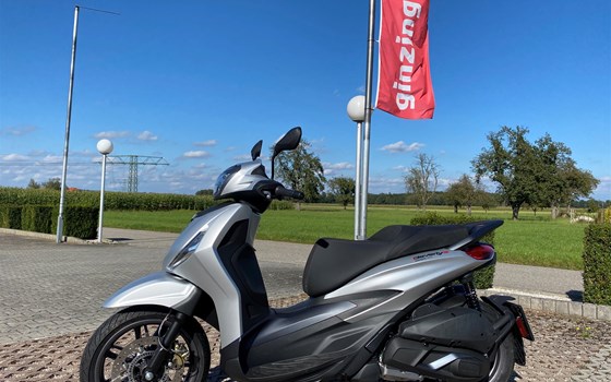 Neufahrzeug Piaggio Beverly S 300 hpe - Bild 3 Neufahrzeug Piaggio Beverly S 300 hpe - Bild 3
