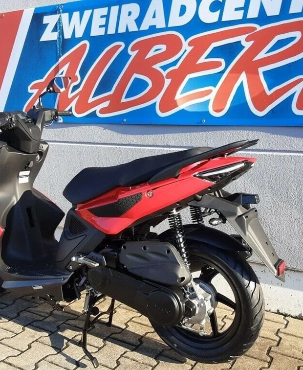 Kymco Super 8 R 50i<br />€5