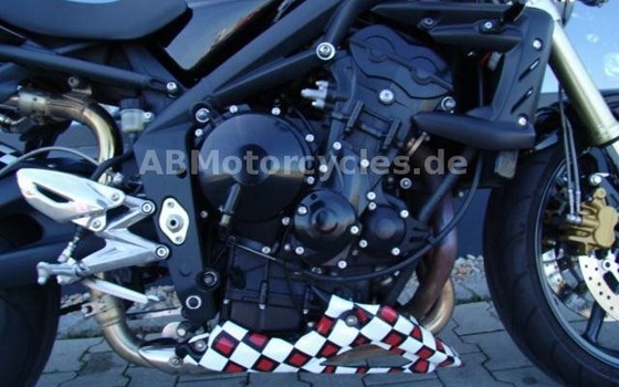 Gebrauchtmotorrad Triumph Street Triple - Bild 8