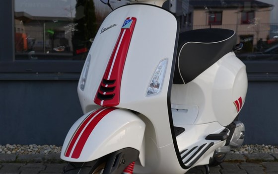 Neufahrzeug Vespa Sprint 125 Racing Sixties - Bild 9