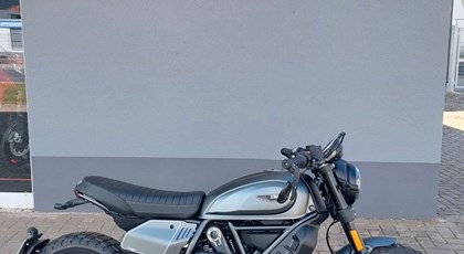 Gebrauchtmotorrad Ducati Scrambler Nightshift 800 + Zubehör, erst 52 km !