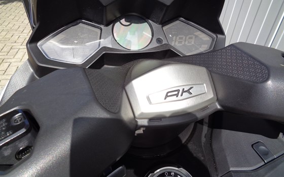 Gebrauchtmotorrad Kymco AK 550i ABS - Bild 3