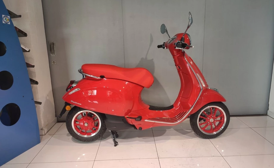 Angebot Vespa Elettrica RED Bild 4: Angebot Vespa Elettrica RED