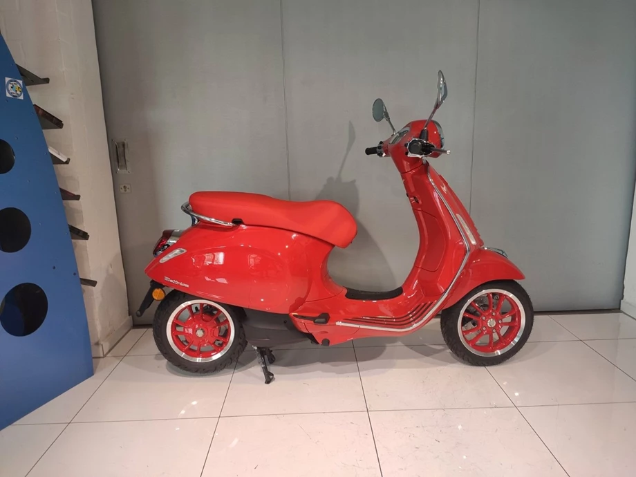Angebot Vespa Elettrica RED Bild 4: Angebot Vespa Elettrica RED