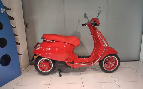 Neufahrzeug Vespa Elettrica RED - Bild 4