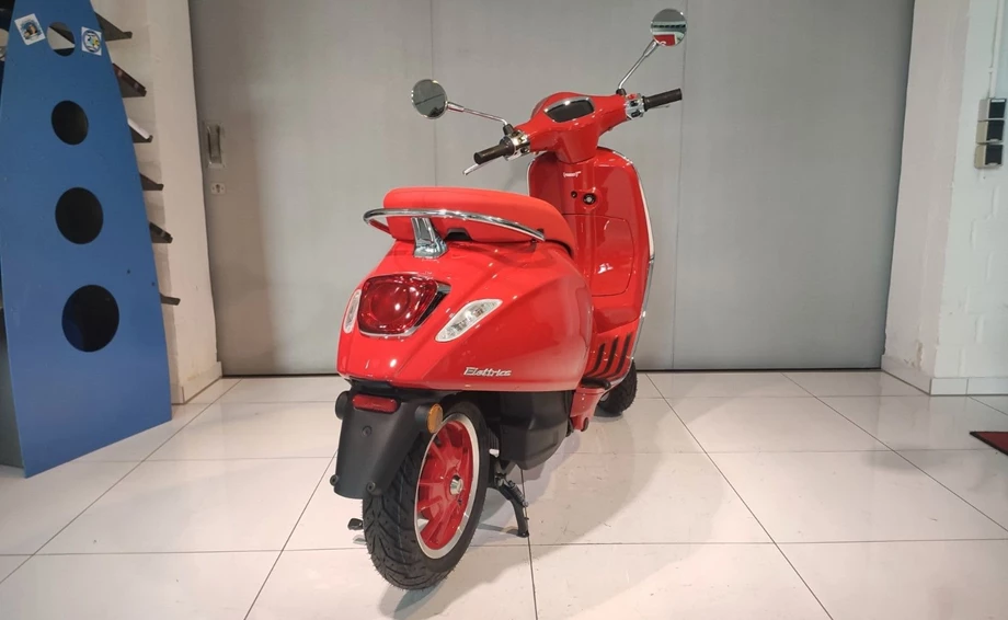 Angebot Vespa Elettrica RED Bild 5: Angebot Vespa Elettrica RED