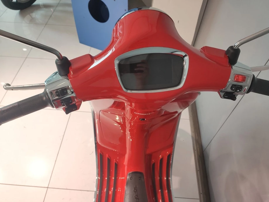 Angebot Vespa Elettrica RED Bild 6: Angebot Vespa Elettrica RED