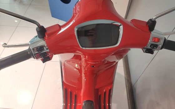 Neufahrzeug Vespa Elettrica RED - Bild 6
