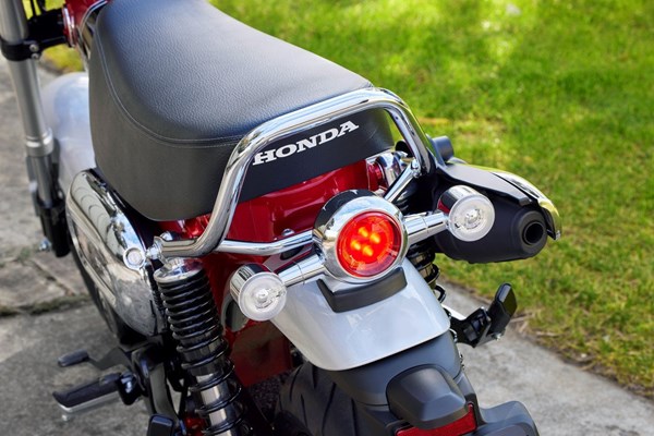 Honda Dax 125 (pearl nebula red) - Bild 7
