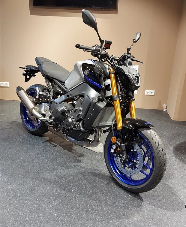Yamaha MT-09 SP<br />MODELL 2023 | AKRAPOVIC | KÜHLERSCHUTZ
