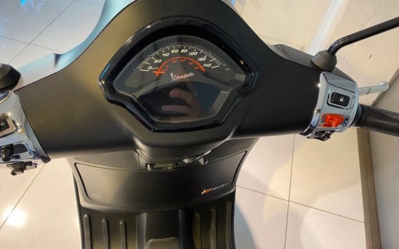 Neufahrzeug Vespa GTS 300 Super Sport - Bild 6