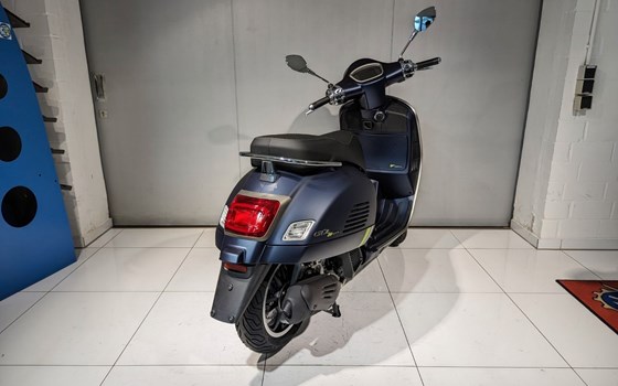 Neufahrzeug Vespa GTS 300 Super Tech - Bild 3