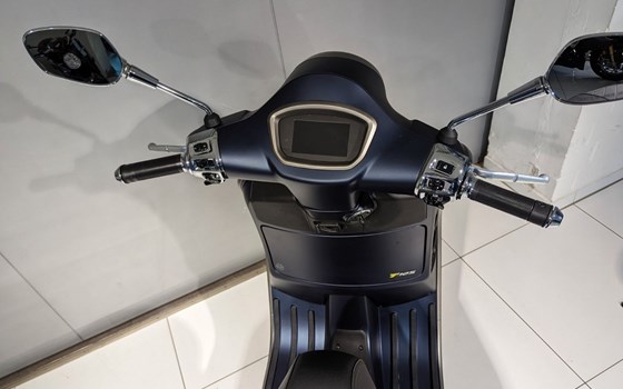 Neufahrzeug Vespa GTS 300 Super Tech - Bild 4