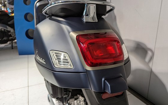 Neufahrzeug Vespa GTS 300 Super Tech - Bild 8